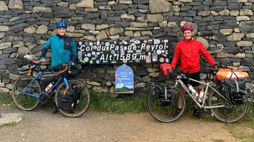 Deux lorrains font la promotion du fromage à vélo 